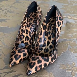 NWOT Stessy Aldo Animal Print pumps.